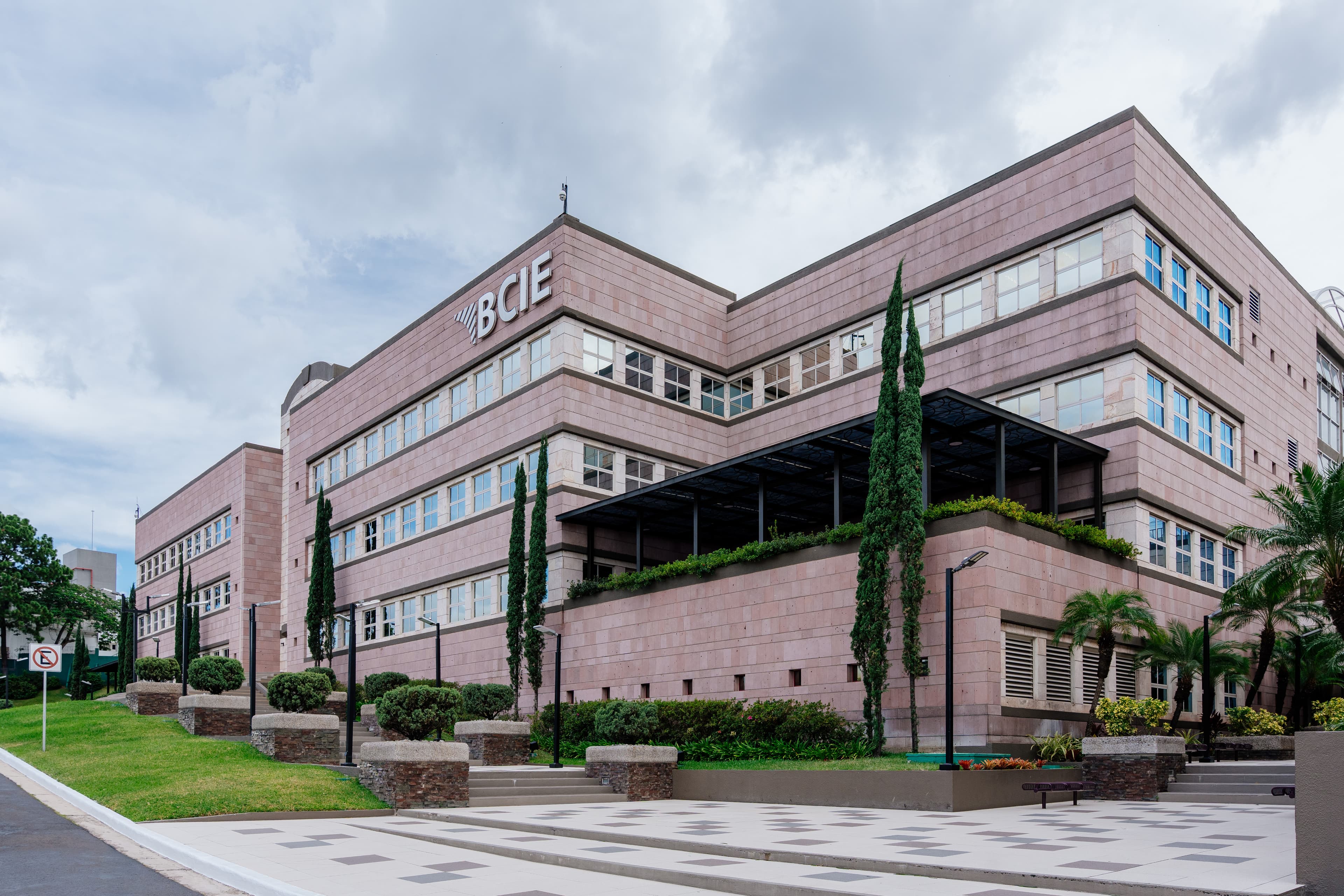 BCIE gestiona nueva reducción en tasas de interés