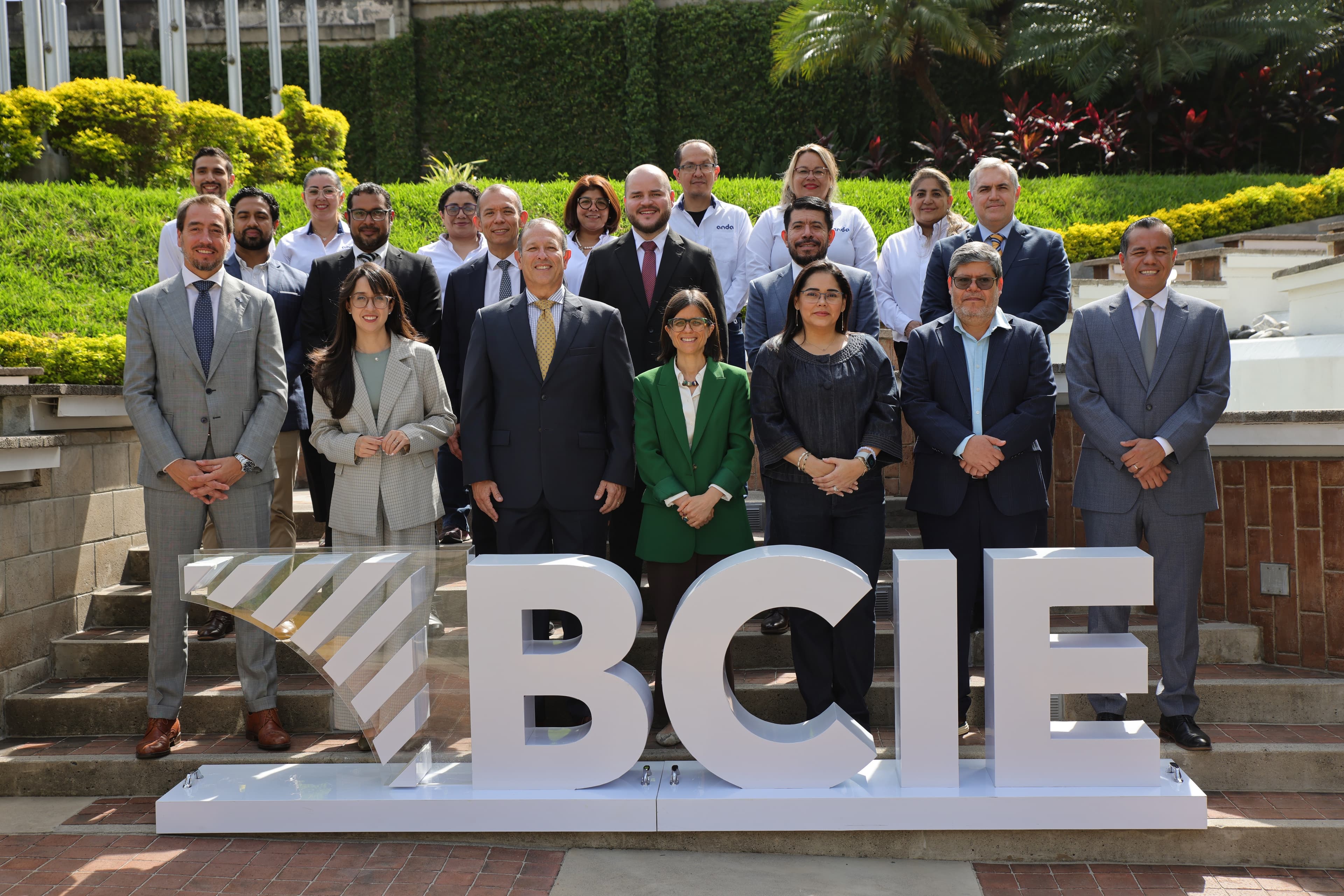 BCIE, ANDA y ASA formalizan cooperación técnica para programa de conservación de lagos en El Salvador
