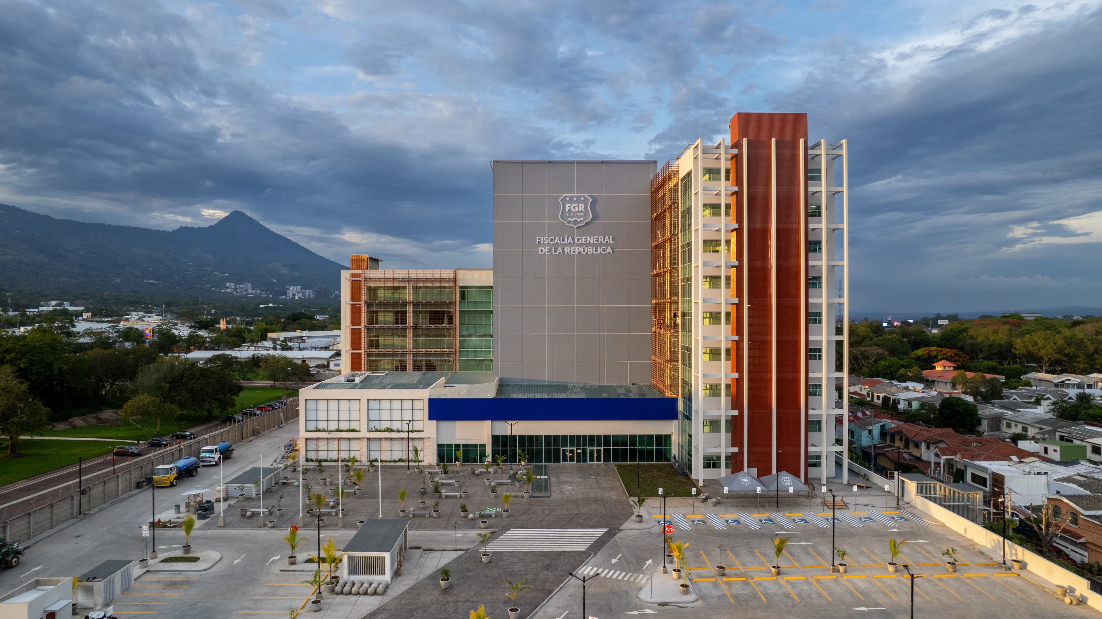 BCIE impulsa la modernización del sistema judicial en El Salvador con la inauguración del edificio de la Fiscalía General de la República