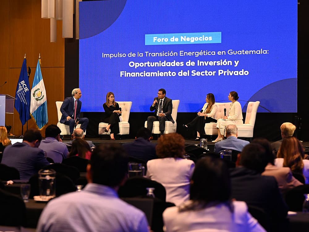 Foro de Negocios BCIE destaca el rol del sector privado en la energía del futuro de Guatemala