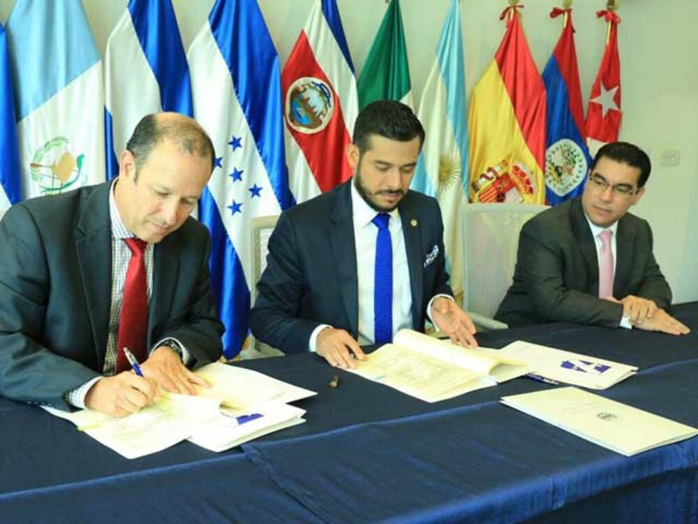 The loan contract was signed by Salvadoran Minister of Finance, Mr. Nelson Eduardo Fuentes, and CABEI Country Manager for El Salvador, Mr. Raúl Castaneda. Likewise, Attorney General, Mr. Raúl Ernesto Melara, participated as an honorary witness.