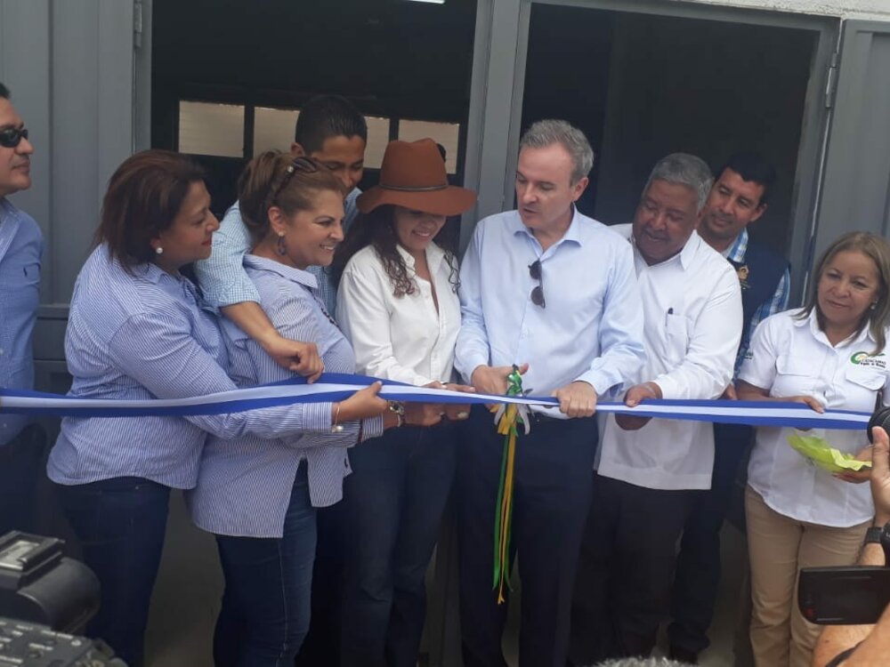 En la ceremonia de inauguración estuvieron presentes: representantes del Gobierno de Honduras y España, representantes del BCIE, autoridades locales y representes de la compañía constructora.