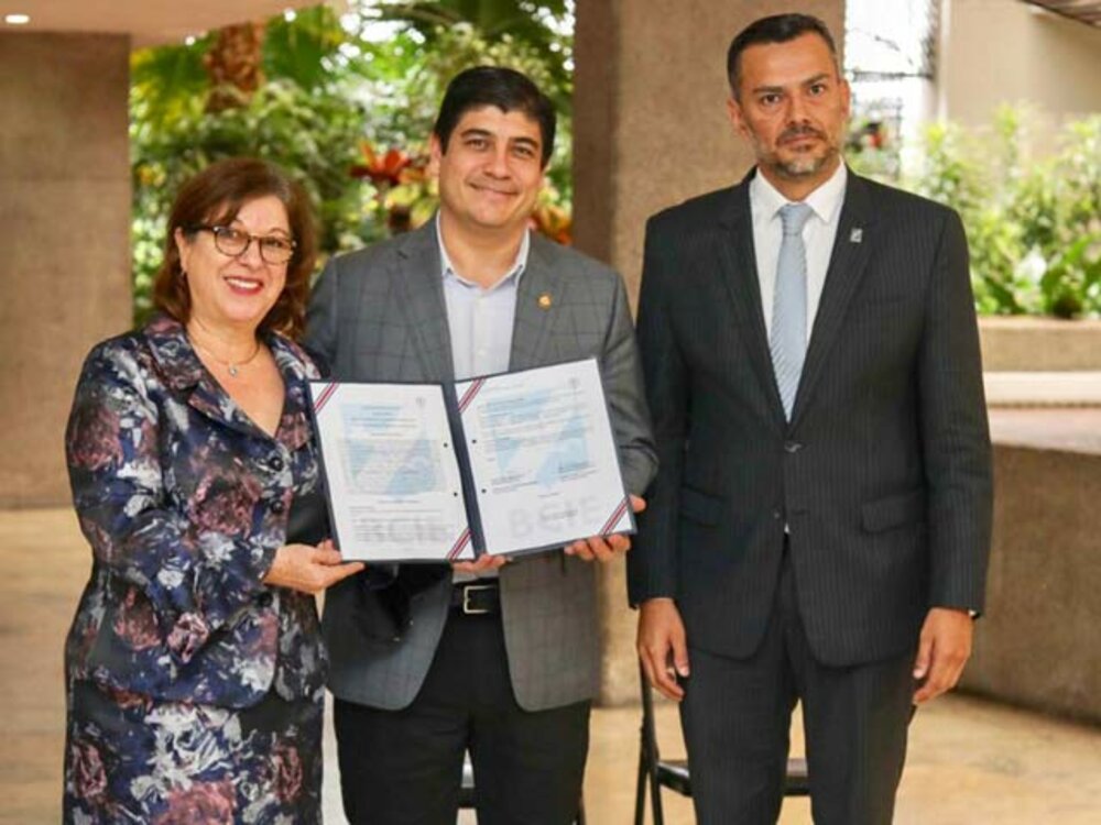 Participants at the signing event included the President of Costa Rica, Carlos Alvarado Quesada; Executive President of the Costa Rican Institute of Aqueducts and Sewers, Yamileth Astorga Espeleta; and CABEI Country Manager for Costa Rica, Mauricio Chacón.