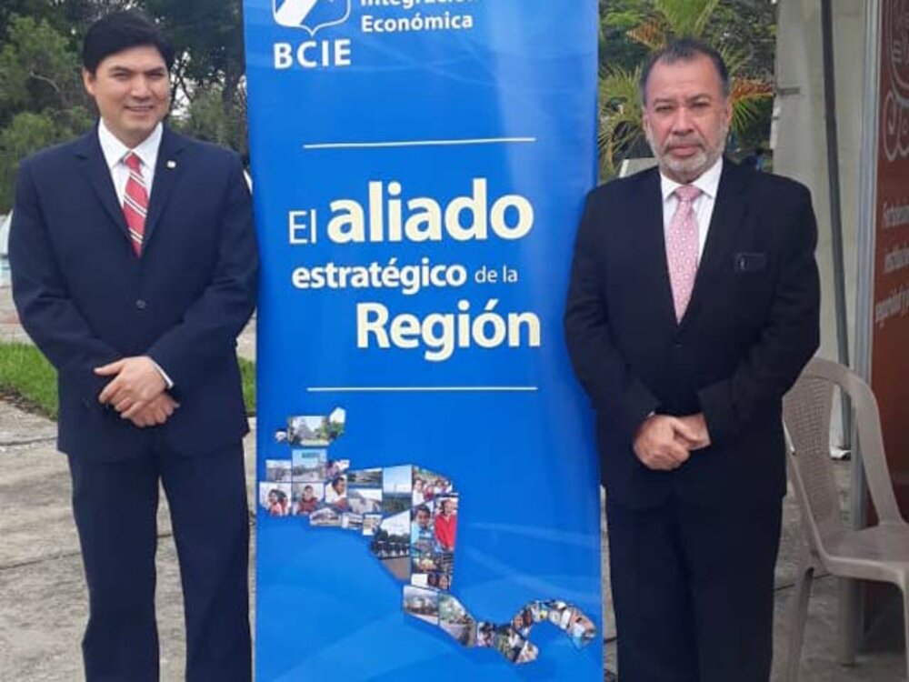 El Director de Guatemala ante el BCIE, José Carlos Castañeda y el Gerente de País BCIE Guatemala, Trevor Estrada.