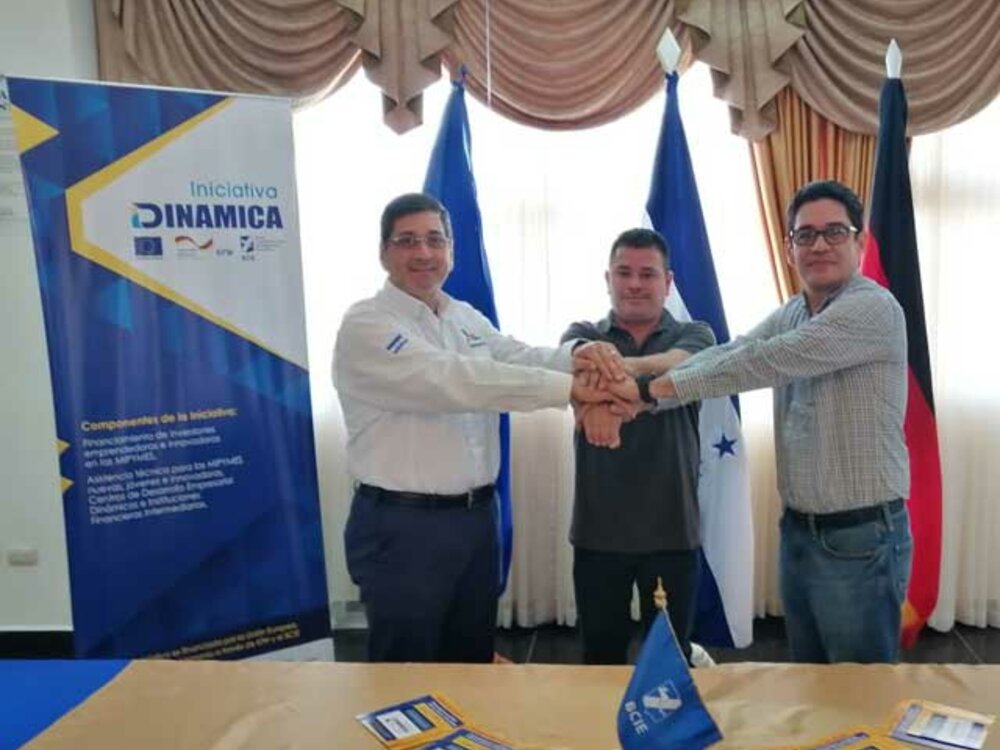  The agreement was signed by CABEI Country Manager for Honduras, Mr. Manuel Torres, and the President of the Board of Directors and Legal Representative of the MSME Business Development Center in the Western Region, Mr. Elder Alejandro Fuentes. 