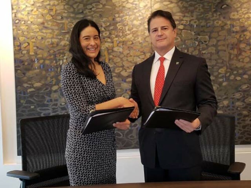 The agreement was signed by the Executive Vice President of CABEI, Alejandro Rodríguez Zamora, and the Financial Vice President and Alternate Legal Representative, María Clemencia Sierra Peñas. 