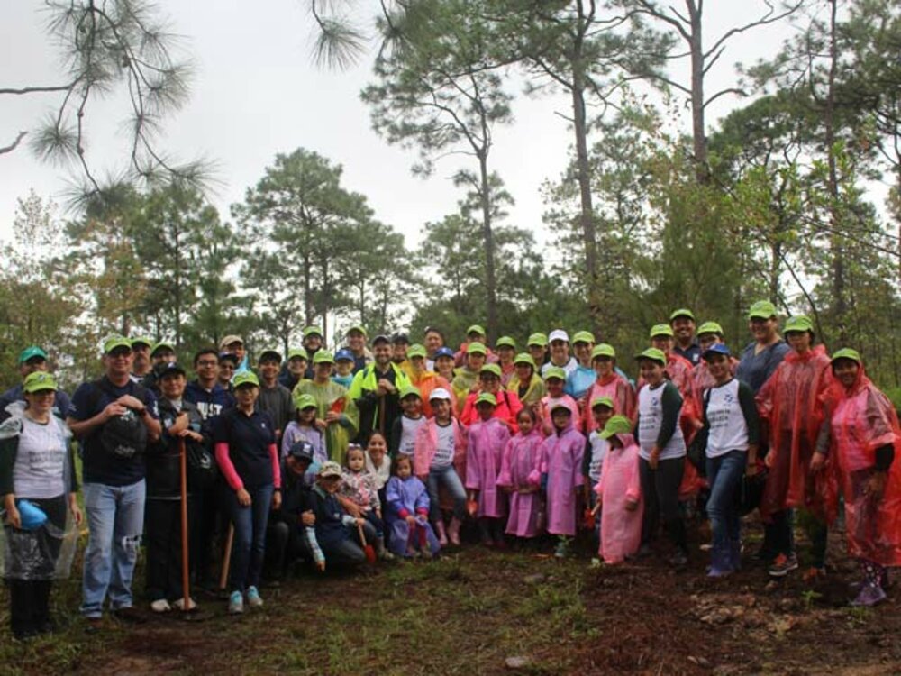 Voluntarios del BCIE se sumaron a la actividad creada para sensibilizar sobre la importancia de proteger el medio ambiente y al mismo tiempo promover la convivencia de la familia beciana.