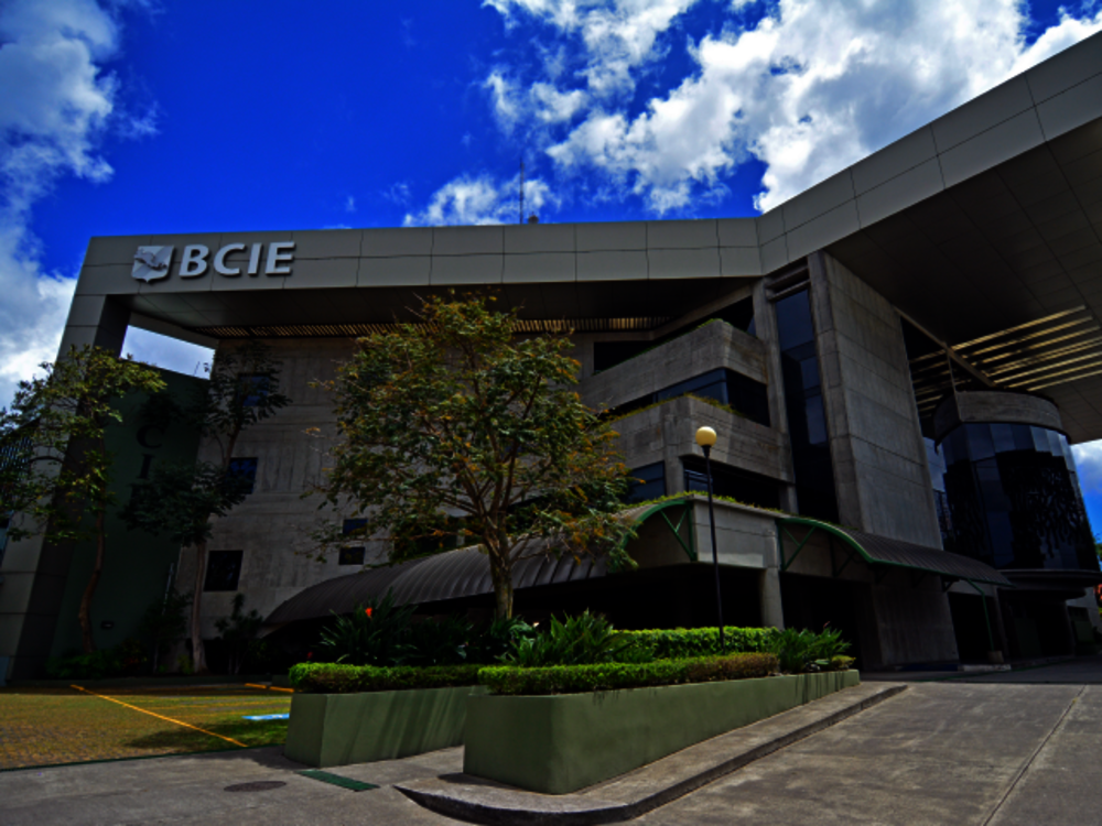 De esta forma, el BCIE reafirma su liderazgo en el sector financiero y su compromiso en la lucha contra el cambio climático.