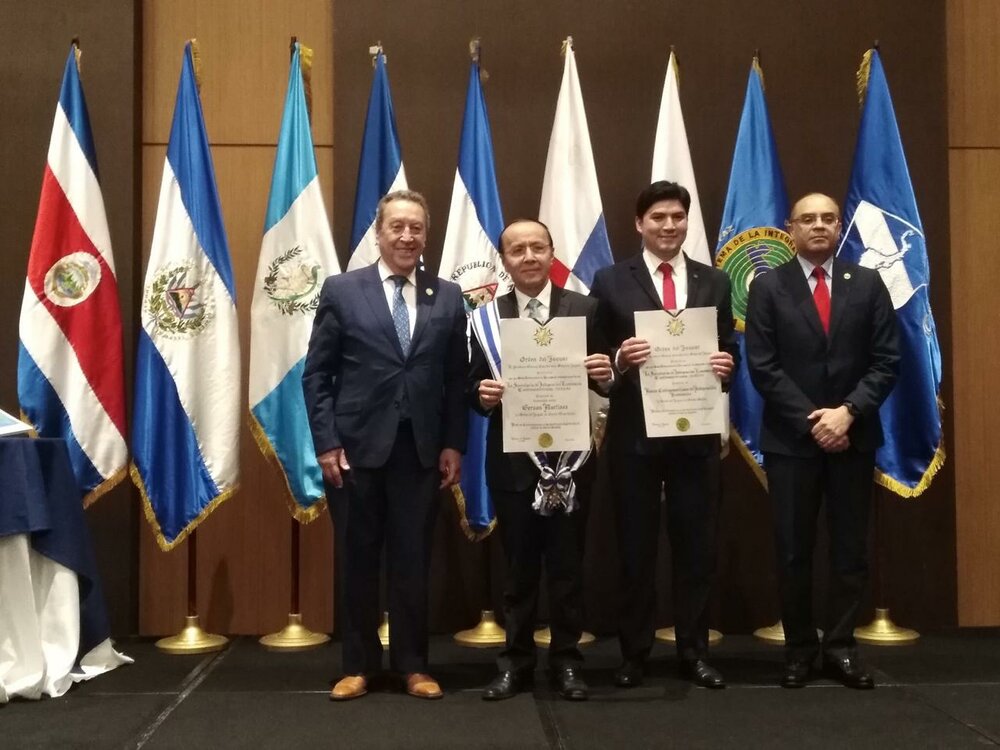 El Gerente BCIE por Guatemala, Trevor Estrada, recibió la Orden del Jaguar en el Grado de Oficial en representación de la entidad.